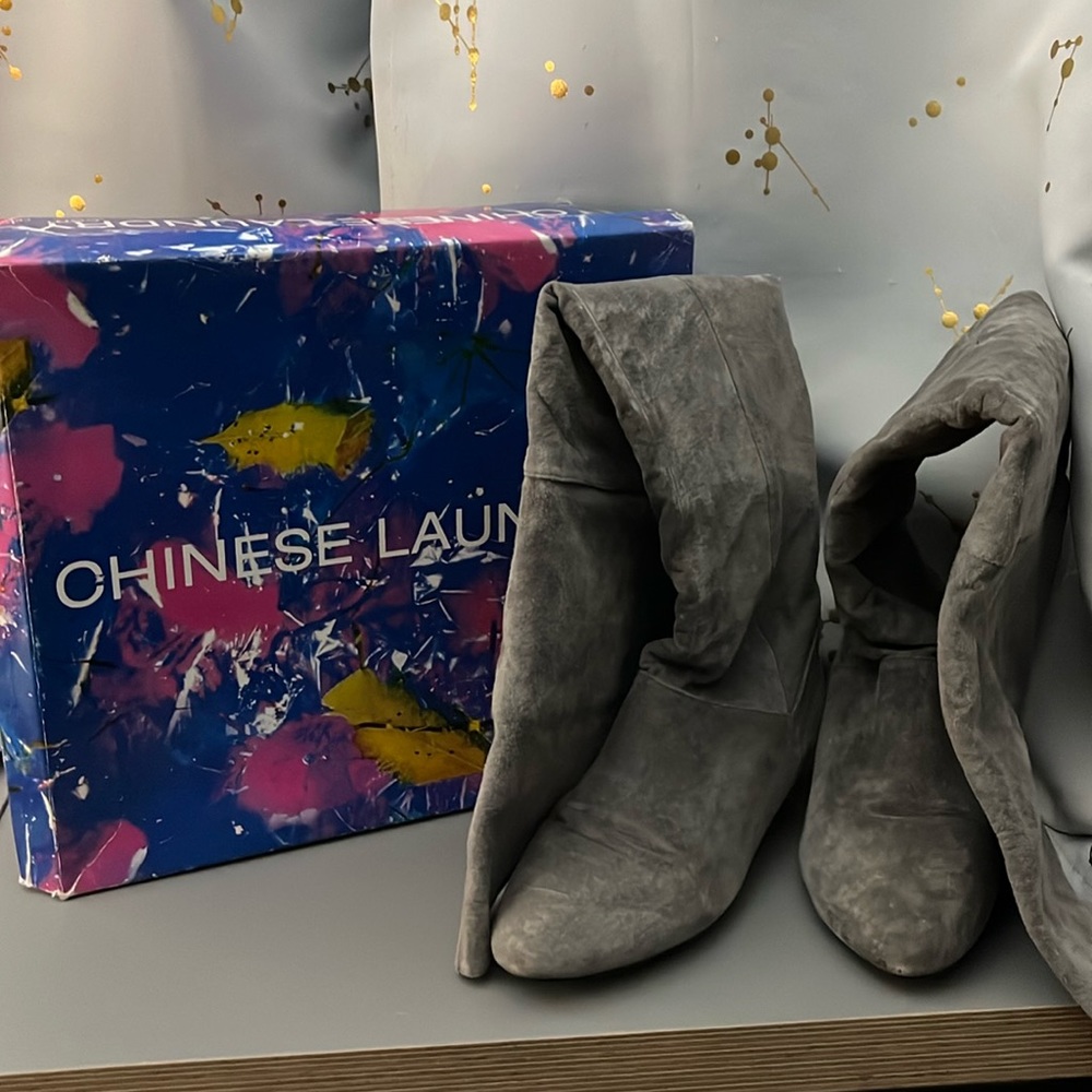 Vintage Chinese Laundry Womesn Size 8 Grey Suede boots